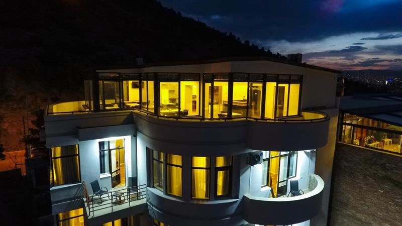 Vista Hotel Tbilisi Buitenkant foto