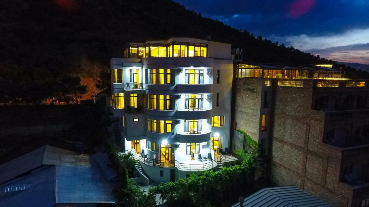 Vista Hotel Tbilisi Buitenkant foto