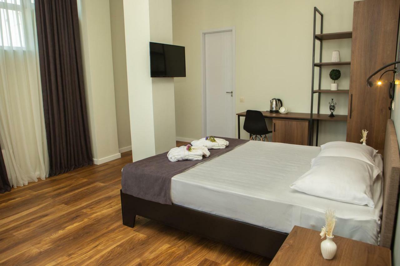 Vista Hotel Tbilisi Buitenkant foto